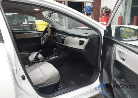 2015 Toyota Corolla Le Plus z USA, uszkodzony, nr VIN 5YFBURHE8FP277656